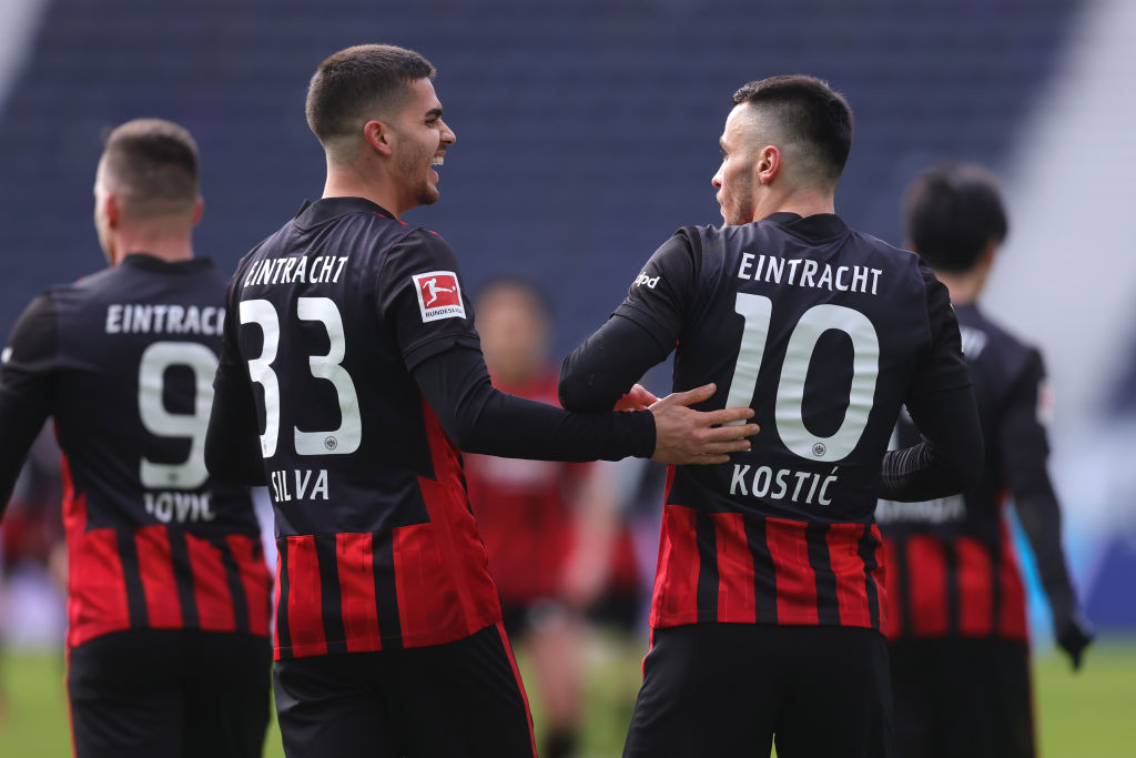 Eintracht Frankfurt v 1