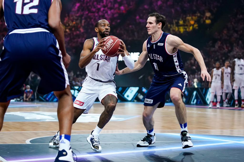 Will Cummings of Metropolitans 92 shooting a free throw during the